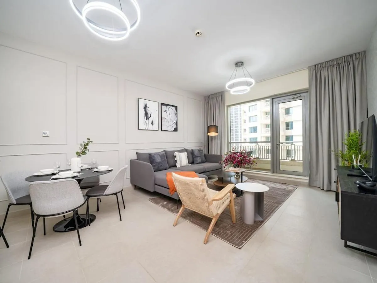 Downtown 1 Bed - Burj Khalifa Balcony View Apartment Dubai
