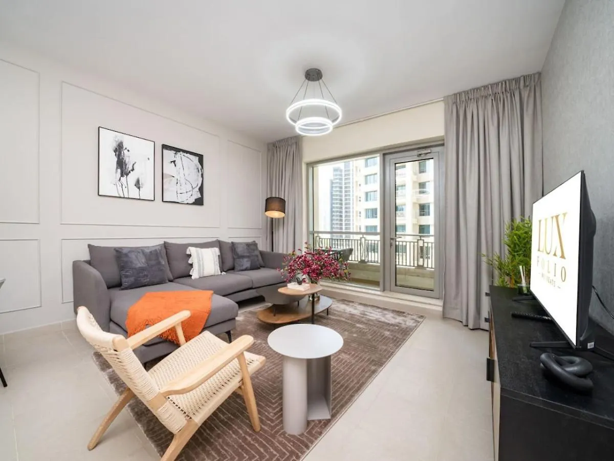 Downtown 1 Bed - Burj Khalifa Balcony View Apartment Dubai